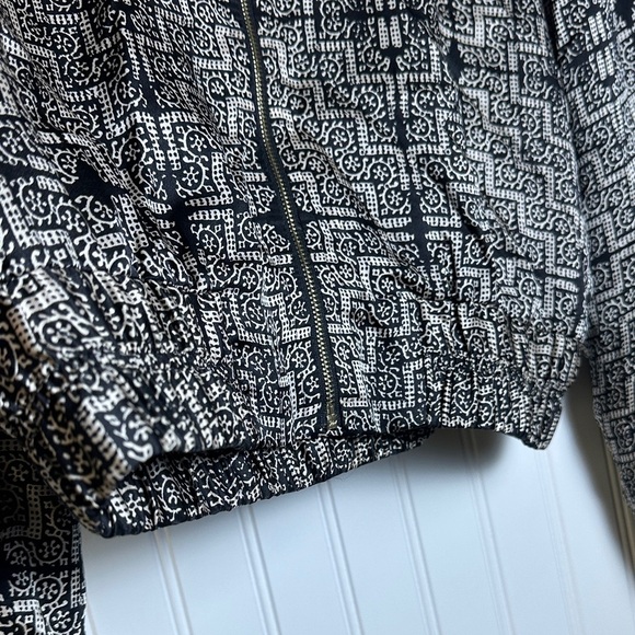 Club Monaco Geometric Black and Gray Bomber Jacket Front Zipper Sz M 100% Silk - Picture 10 of 11
